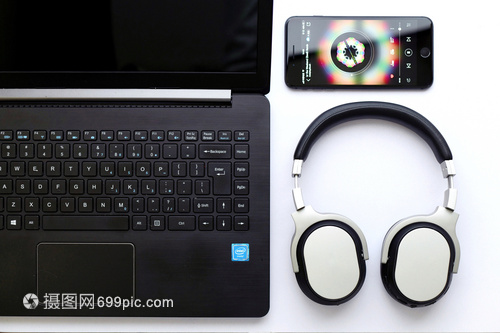 电子科技的魅力 耳机、手机与电脑的革新之旅